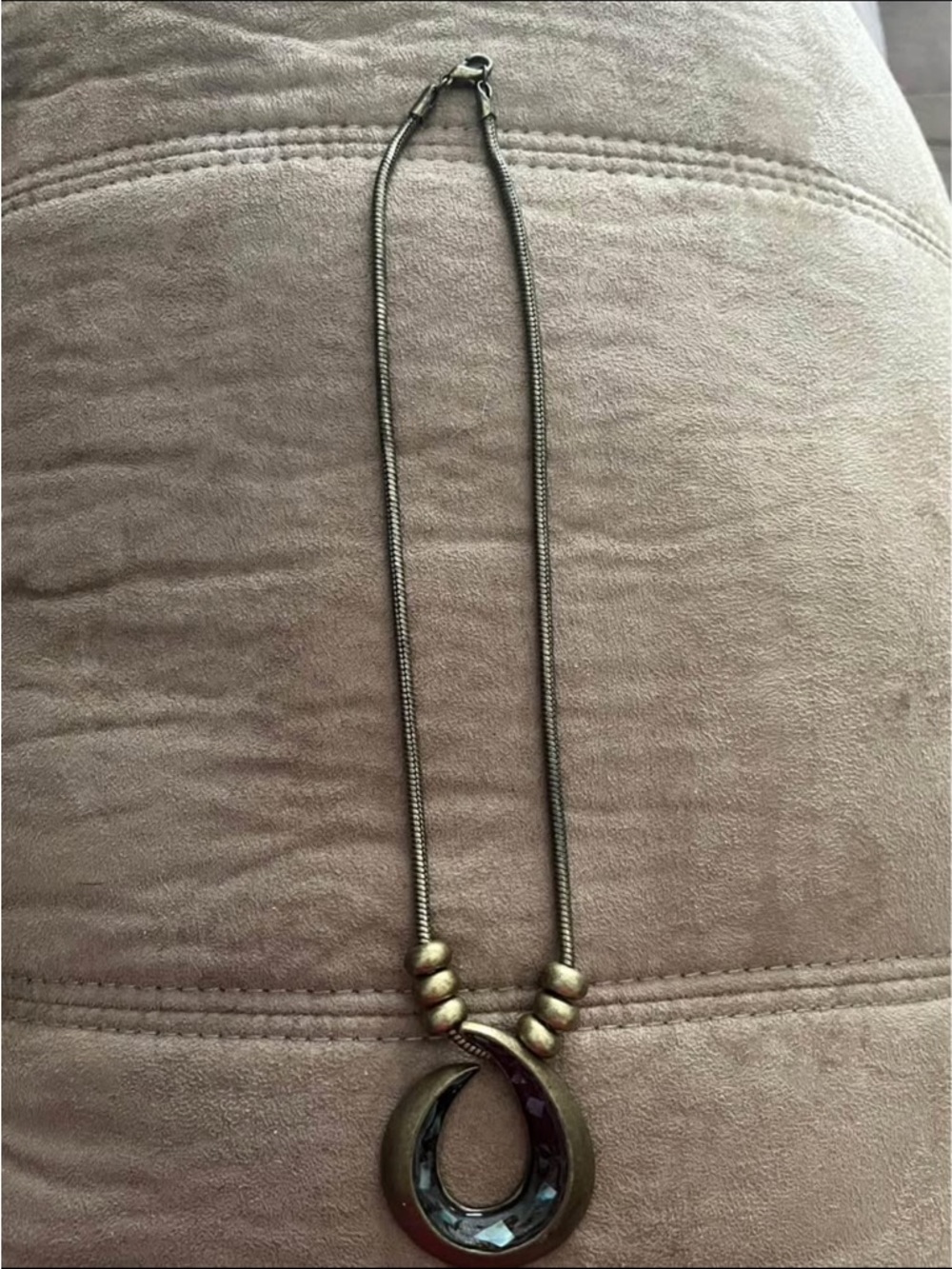 Bronze Pendant Necklace with Flakes of Opal